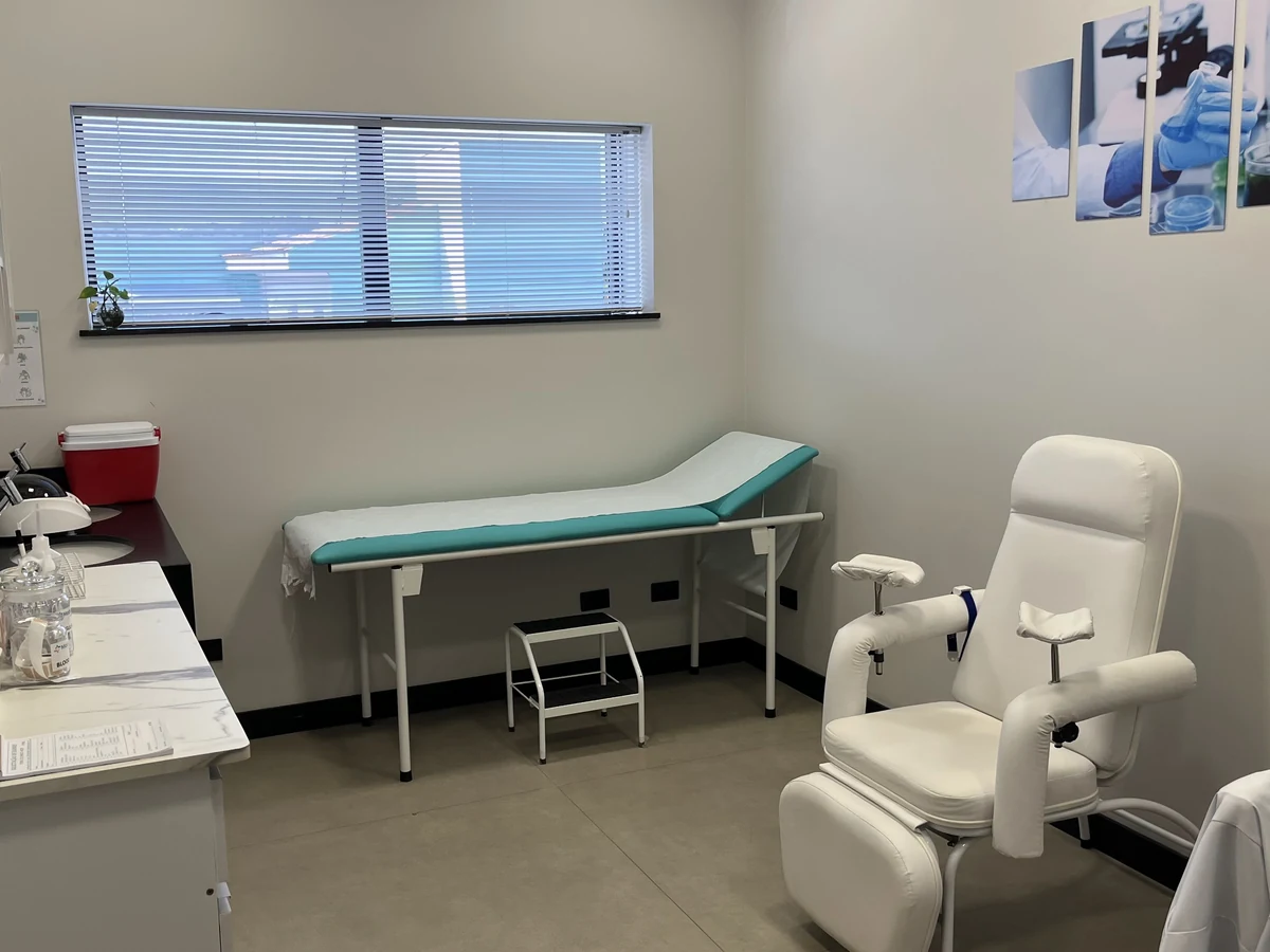 Sala de coleta de exames laboratoriais em São Miguel Arcanjo
