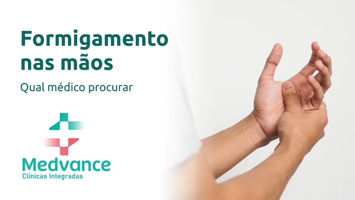 Pessoa segurando a própria mão, com destaque no ponto de formigamento