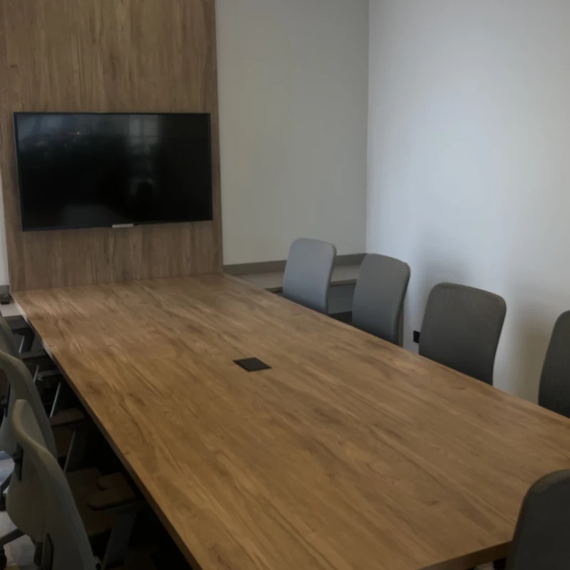 Sala de reuniões da equipe da Medvance em São Miguel Arcanjo
